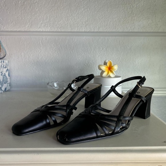 black kitten heels - Picture 1 of 5